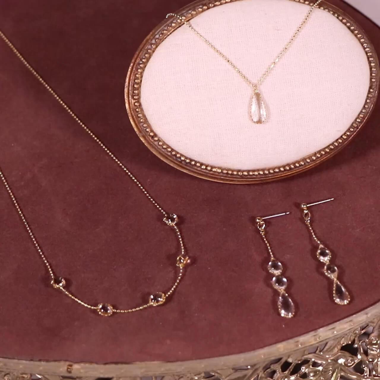 ぷっくりかわいい 「チェーンレジンネックレス＆ピアス」