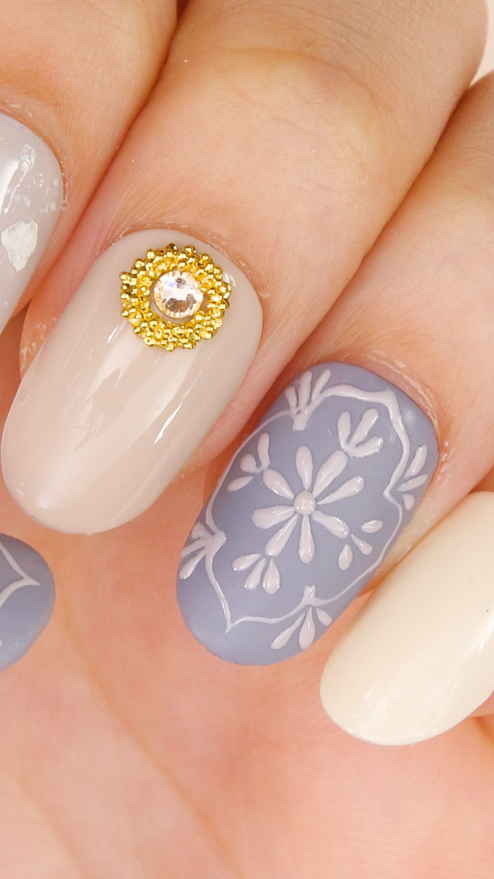 ぷっくりワントーンでおとなっぽい♡刺繍ネイル