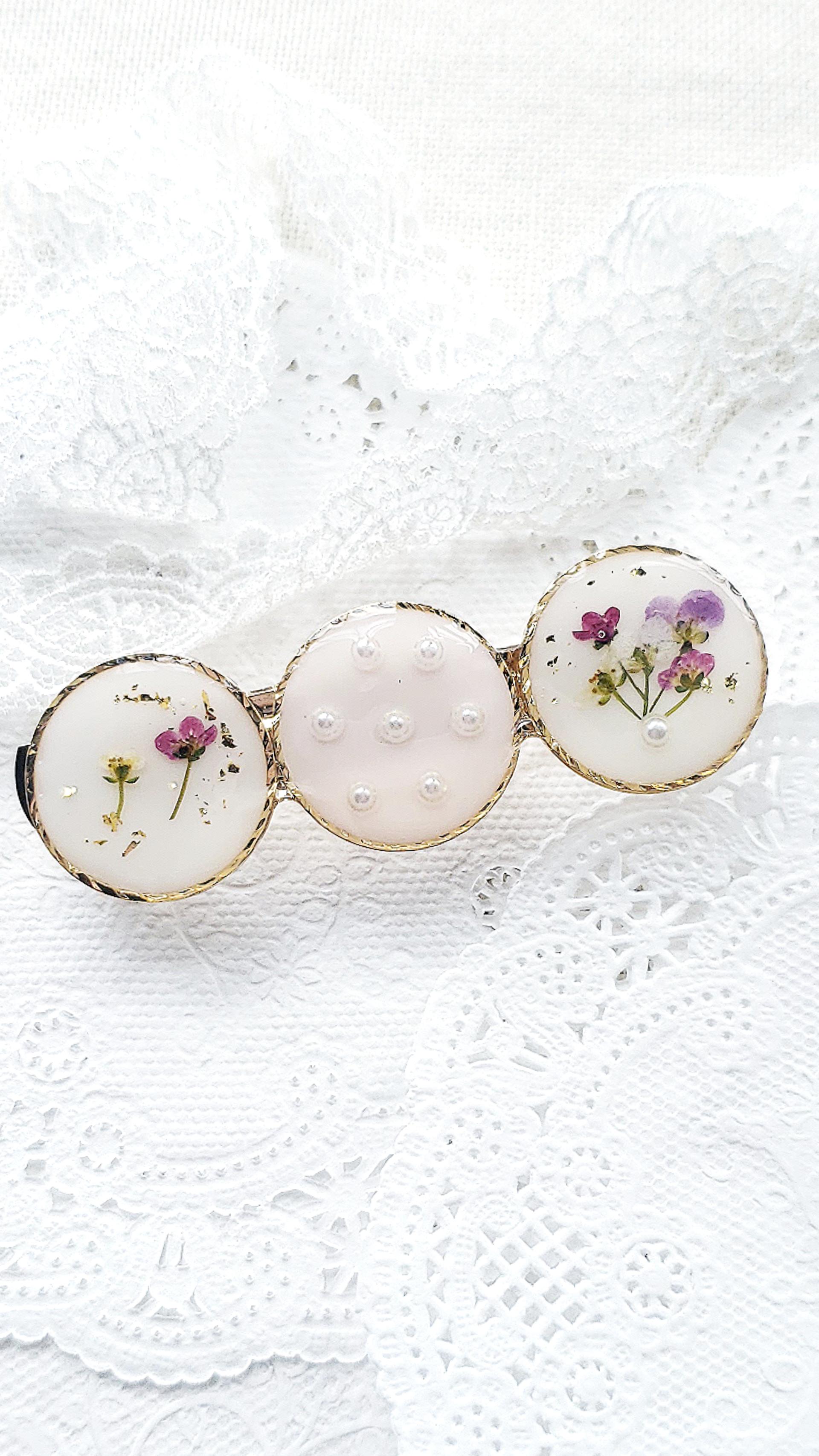 【レジンアクセサリー】フラワー×ドットほんのりピンクバレッタ