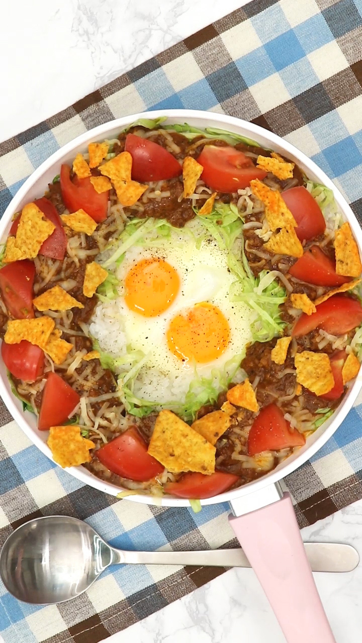 タコライスはフライパンで簡単に作れる！