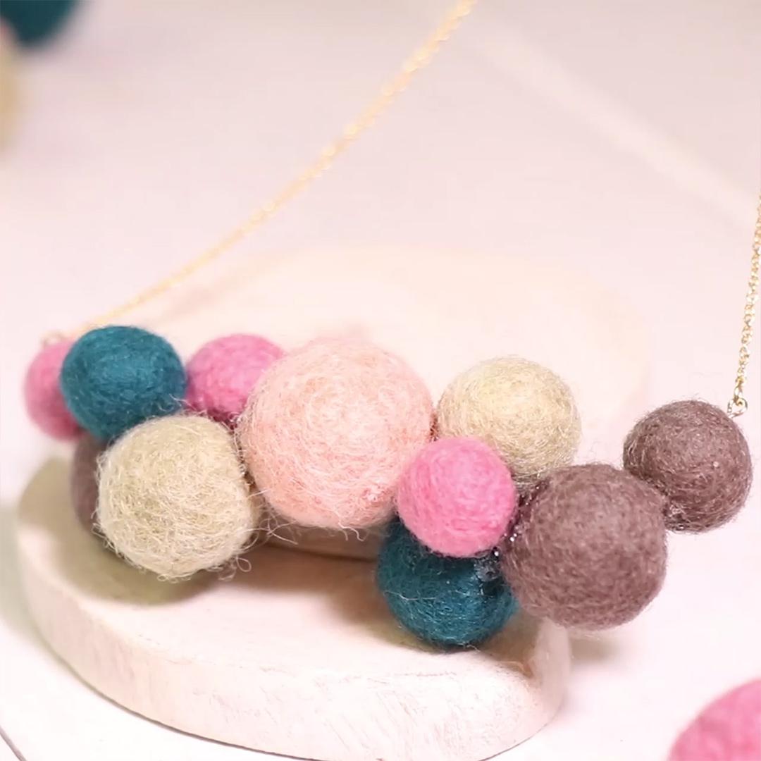 手作りフェルト♪「ポコポコ羊毛ネックレス」