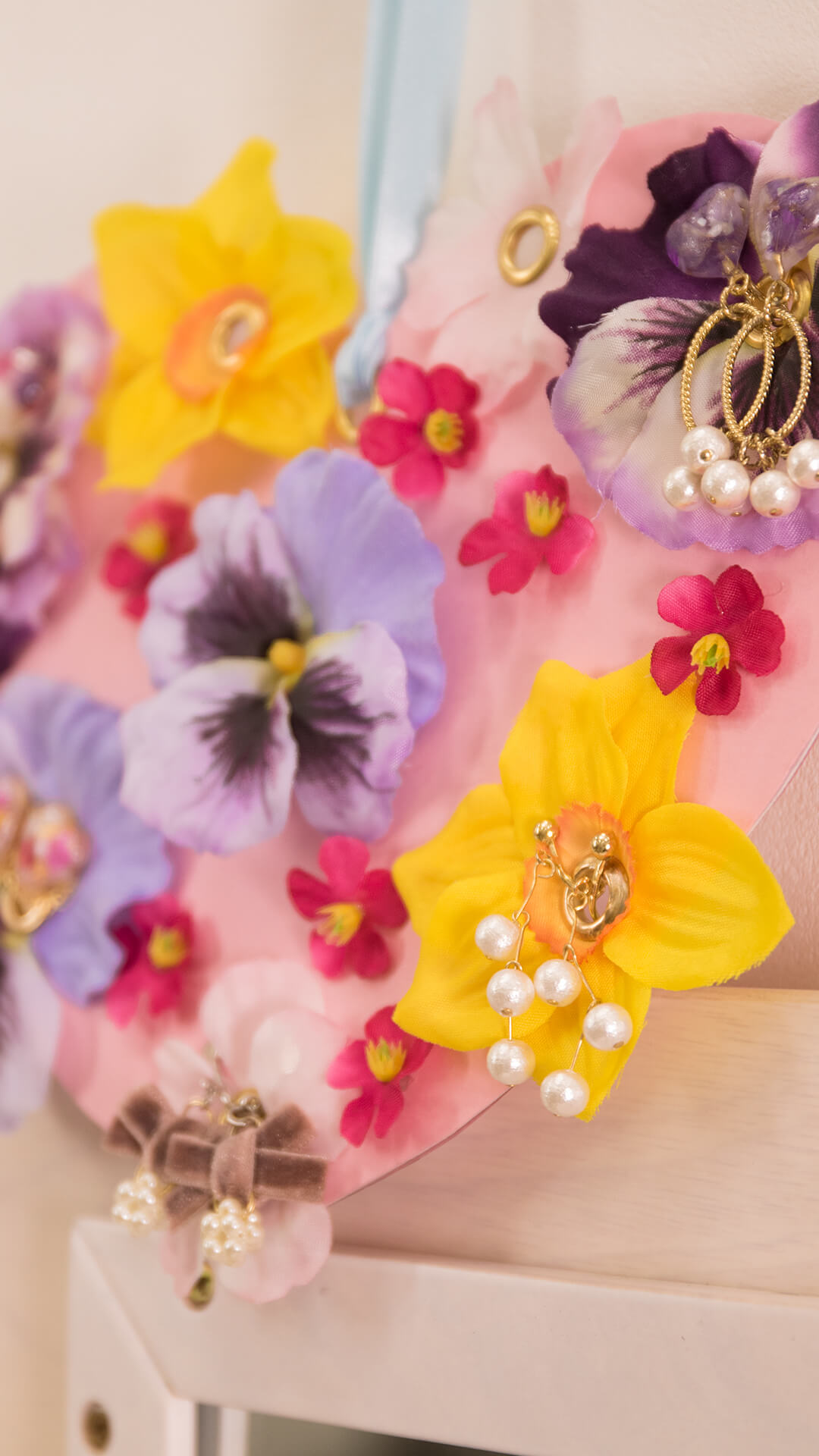 お花に隠れたアクセサリー♡見せる収納DIY