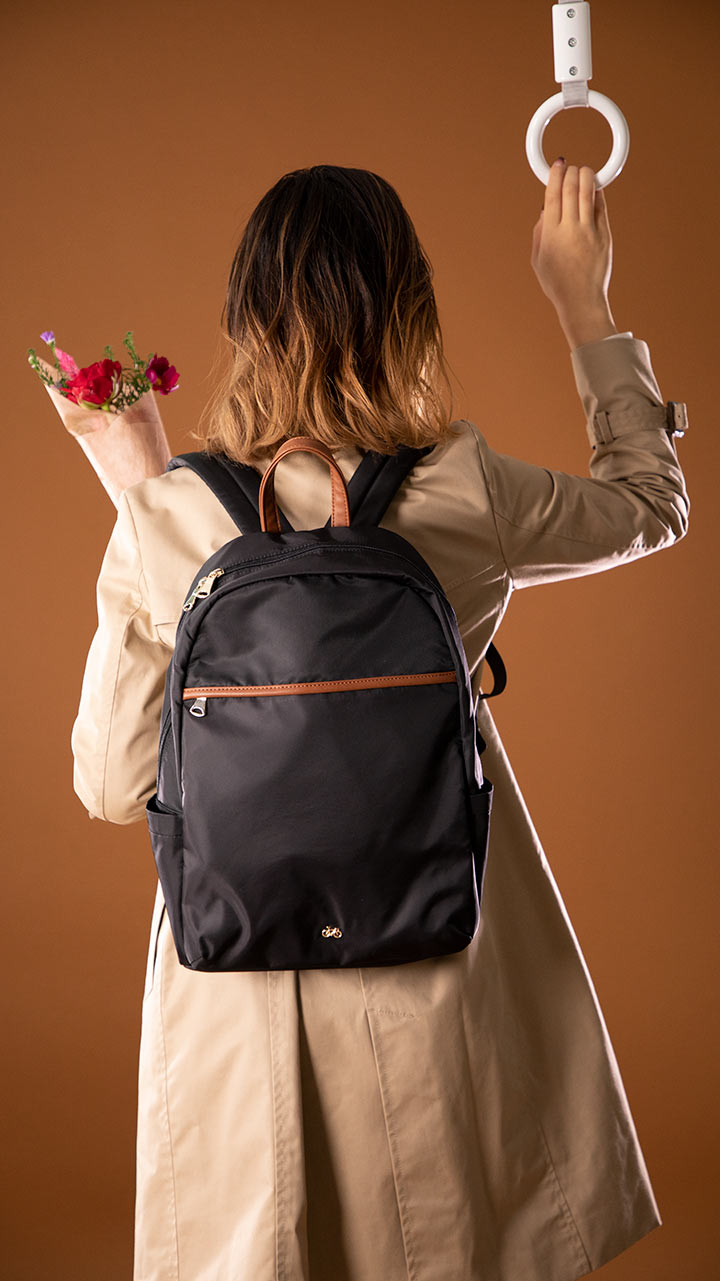 ノートPCも入る、女子BIZバッグ。