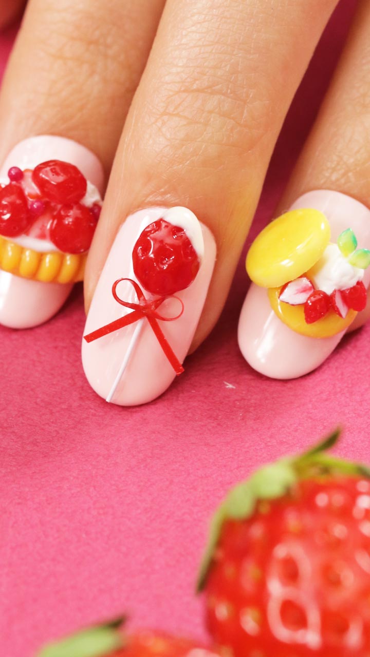 ホワイトチョコをたっぷり！3Dいちごネイル
