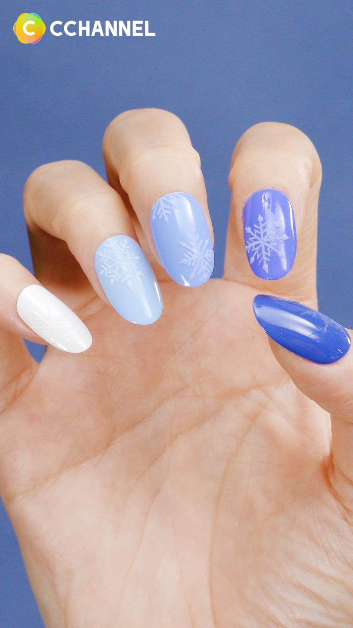 指先に舞い降りる♡雪の結晶ネイル
