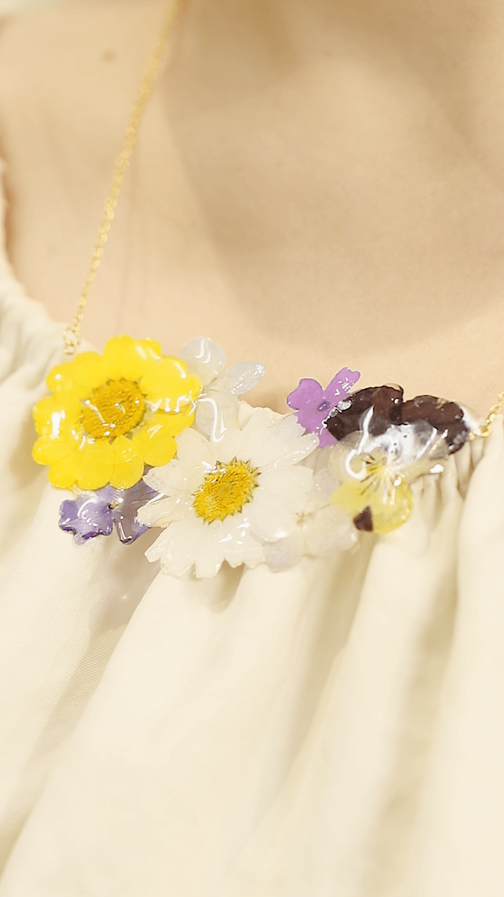 レジンの魔法で時よとまれ♪「リアルフラワーアクセサリー」にきゅん♡