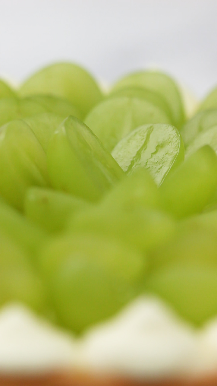 シャインマスカットでつくる！パティシエ級チーズタルトの10分レシピ