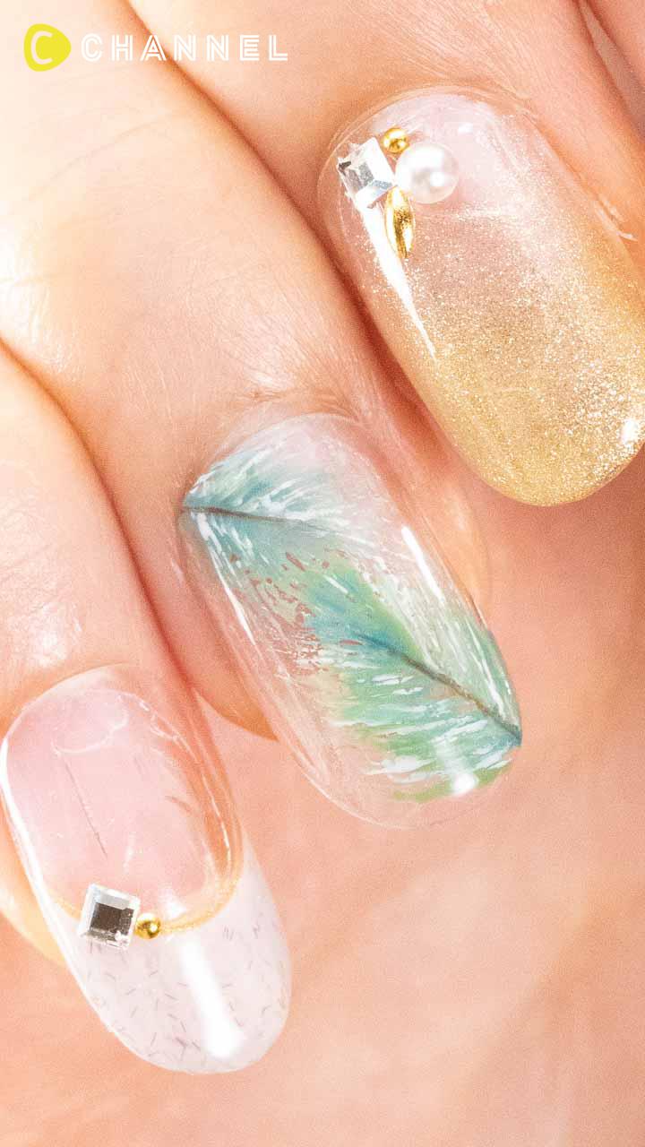 クリアで涼しげ♡ ヤシの葉ネイル