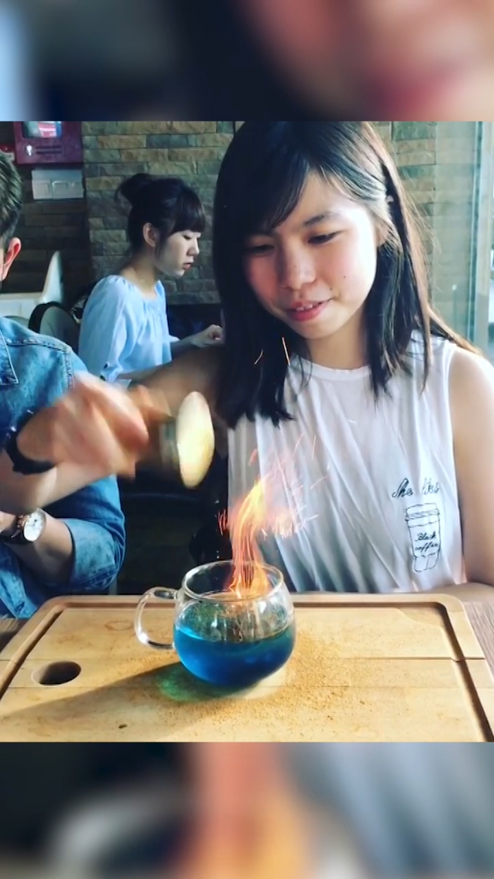 シンガポールでハリポタ気分！炎が出るカクテルが飲めちゃうカフェ