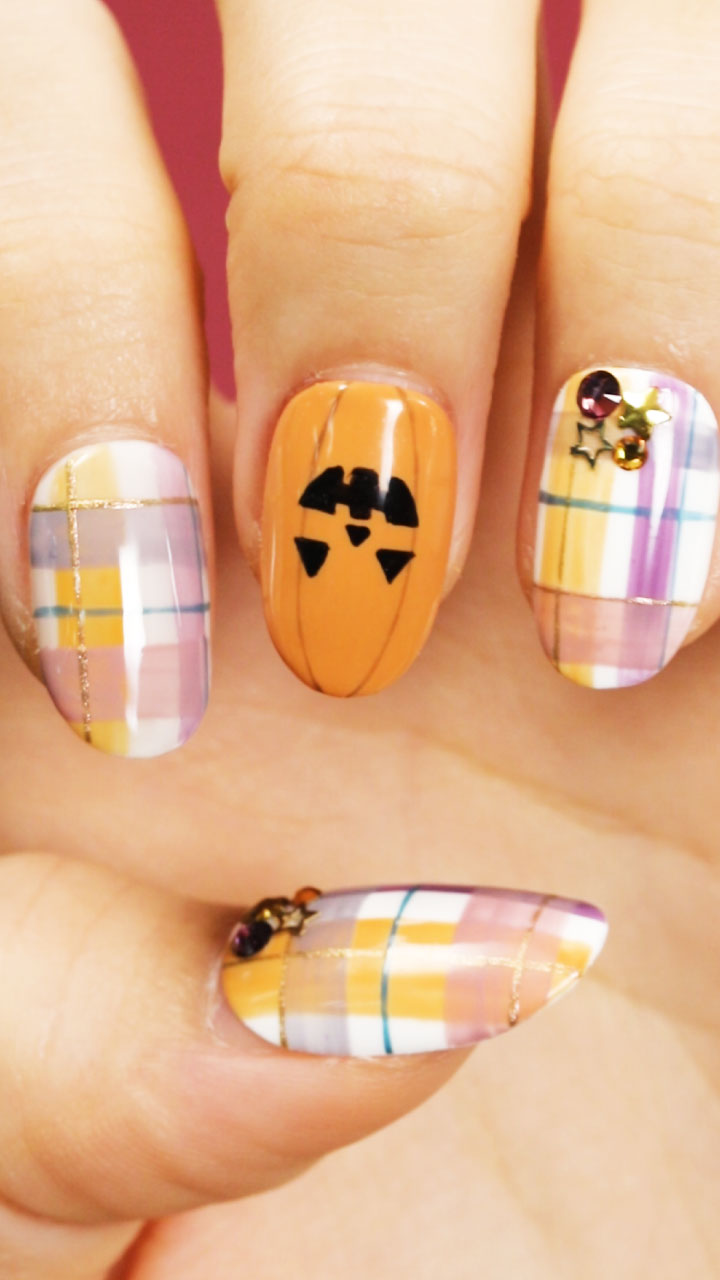 ハロウィンも可愛く♡チェック柄ネイル