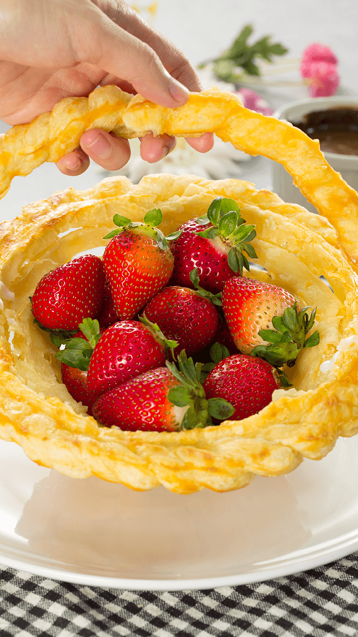 いつものパイに飽きたら…♡いちごのかごバッグ