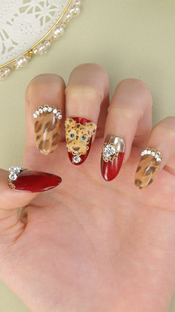 指先まで上品なアニマル柄！可愛いヒョウネイル♡