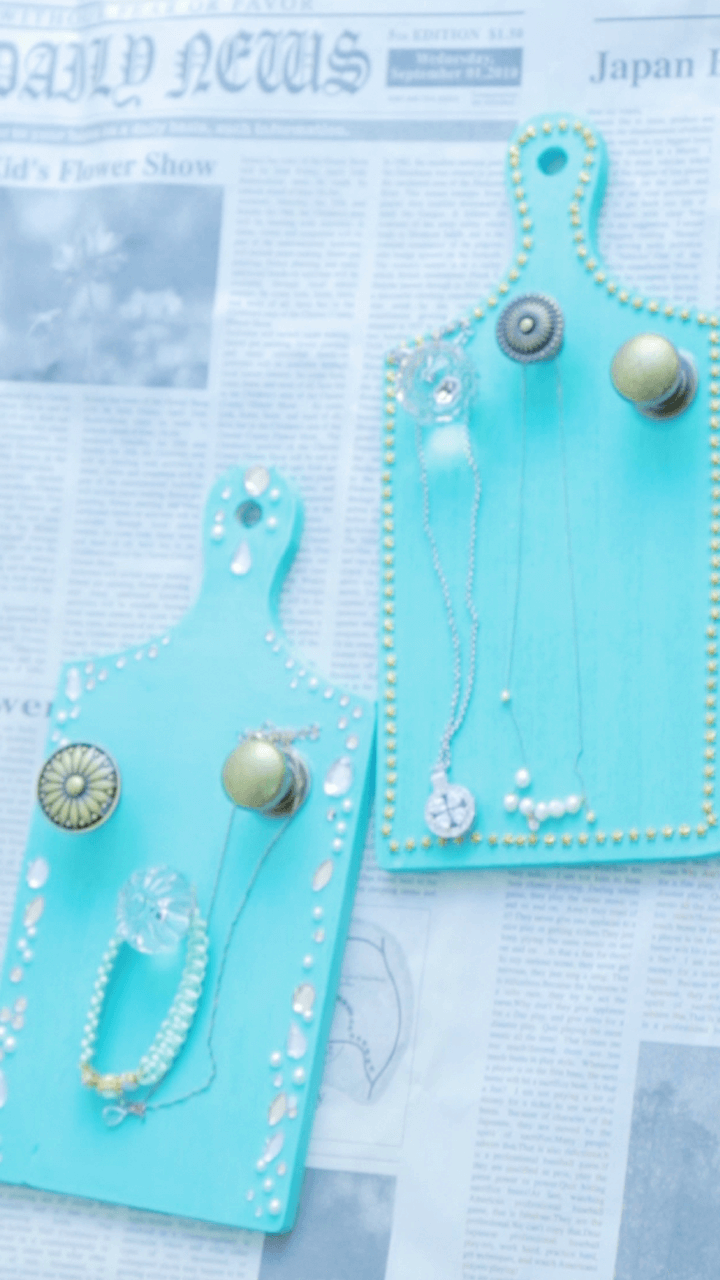 木の温もりが優しい☆壁にかける「カッティング収納」でネックレスも魅せちゃおう♡