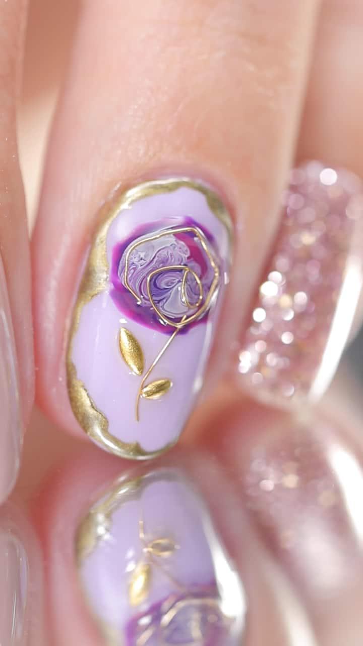 ワイヤーでアクセントを！アーティスティックなバラネイル