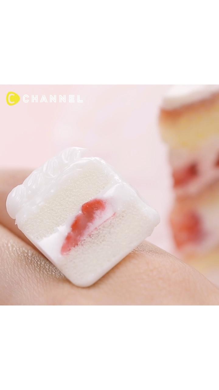 レジンで作るショートケーキリングはふんわりスポンジが美味しそう