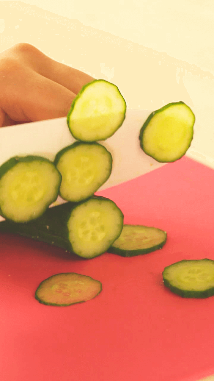 包丁にくっつかない キュウリの輪切りテク C Channel