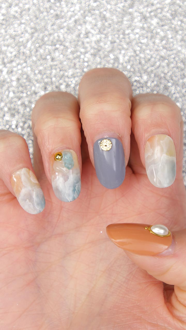いつものネイルをもっとラグジュアリーに♡天然石ネイル