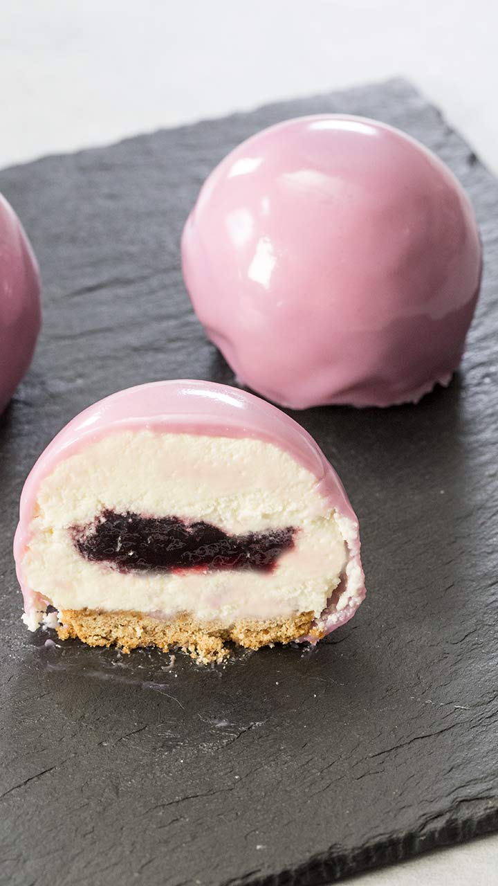 まん丸ぶどうのツヤツヤムースケーキ