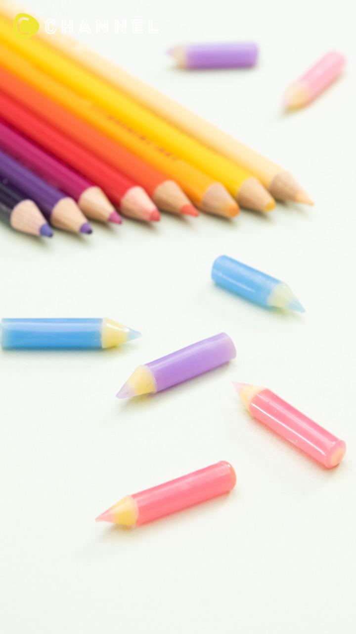 見ているだけで幸せな気分♡カラフル色鉛筆チャーム