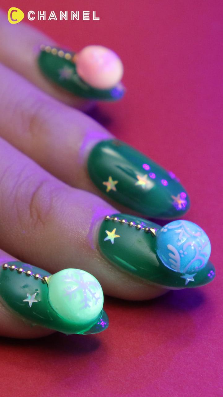 暗いところで光る! オーナメントネイル