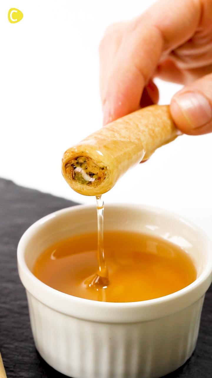 春巻きの皮でサックサクの仕上がりに♡バクラヴァ風スティック