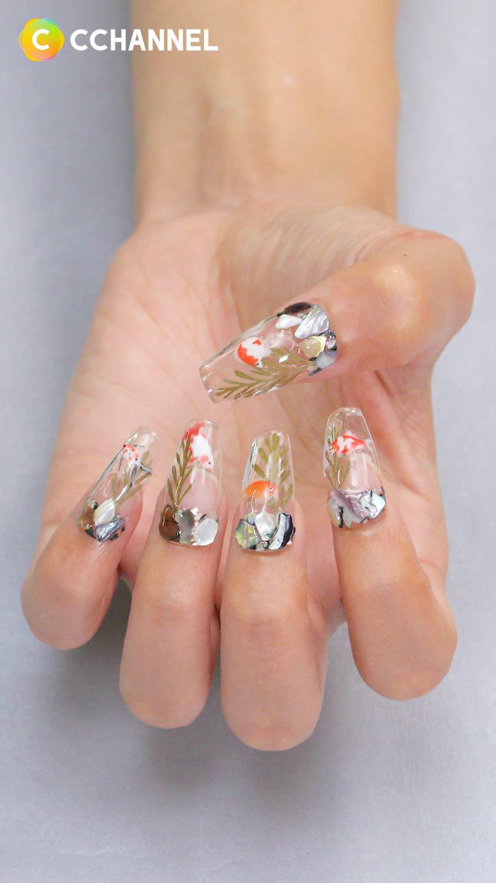 夏の癒しを指先に♡金魚ネイル