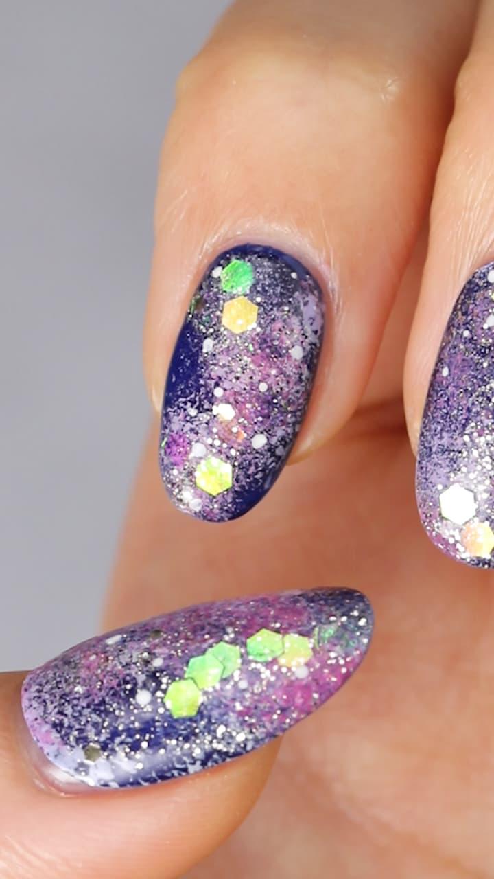光り輝く♡ギャラクシーネイル