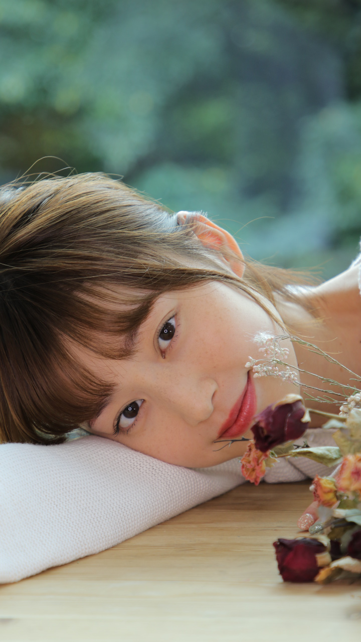 眉とリップに赤をオン 3点盛りイノセントメイク