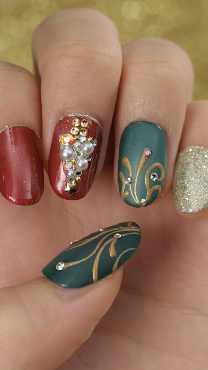 話題のマグネットジェルを使った！ぷっくり可愛いクリスマスネイル