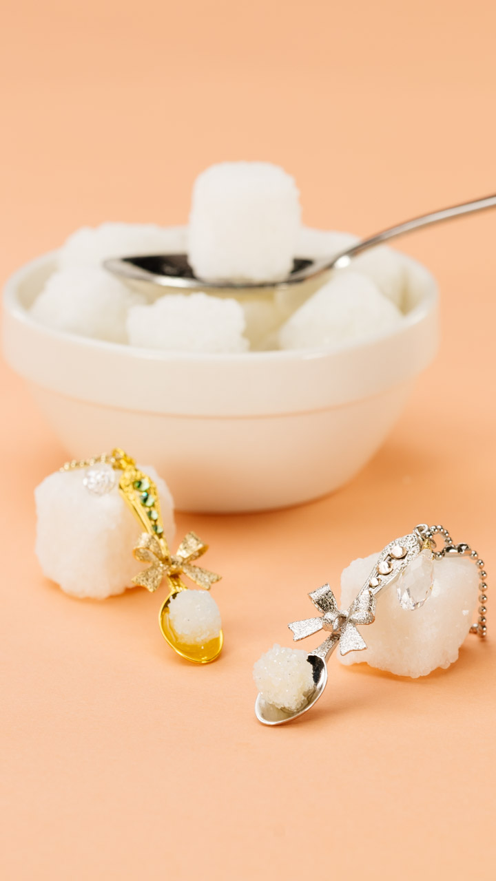 ミニチュアサイズで可愛さアップ！ リボンスプーンの角砂糖キーホルダー