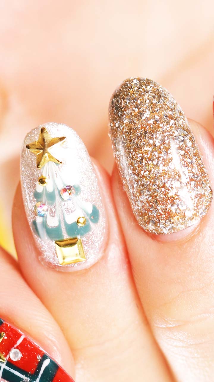 指先からクリスマスムードに☆ツリーネイル