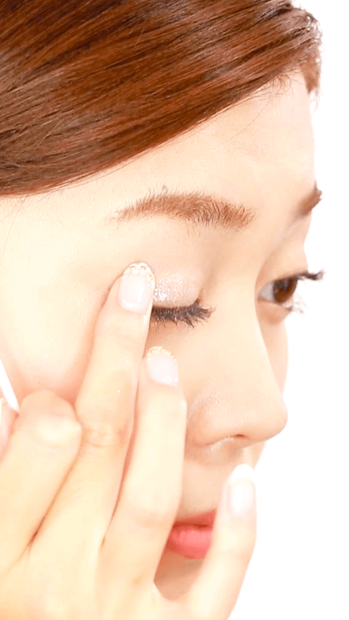 印象的な目元に！やりすぎないラメアイシャドウの入れ方