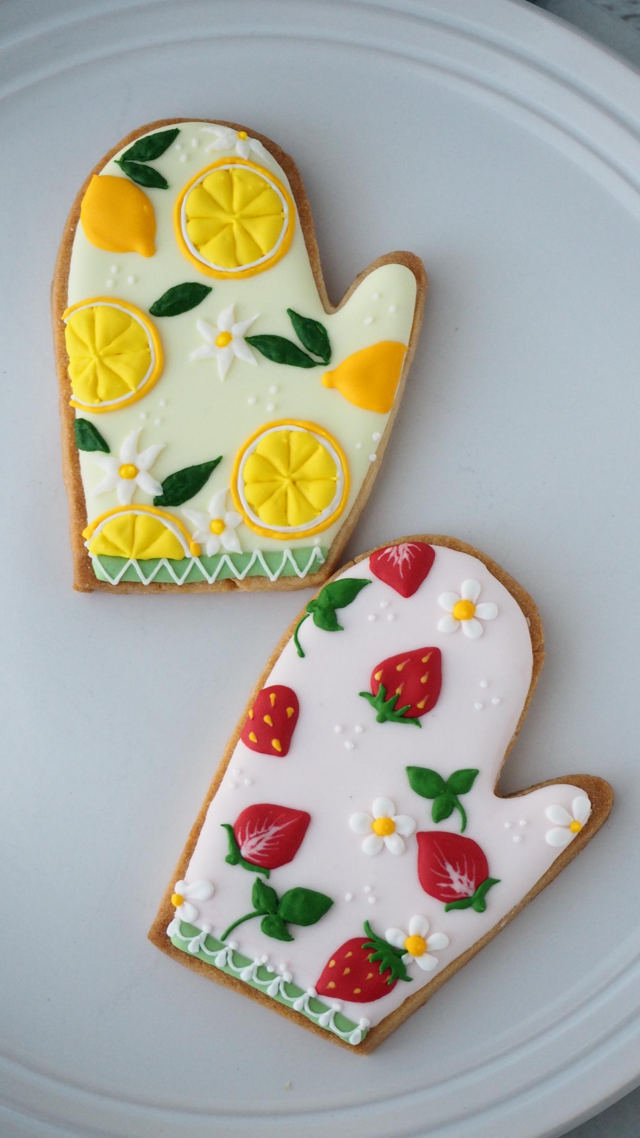 母の日にプレゼントしたい！レモンと苺のミトンのアイシングクッキー
