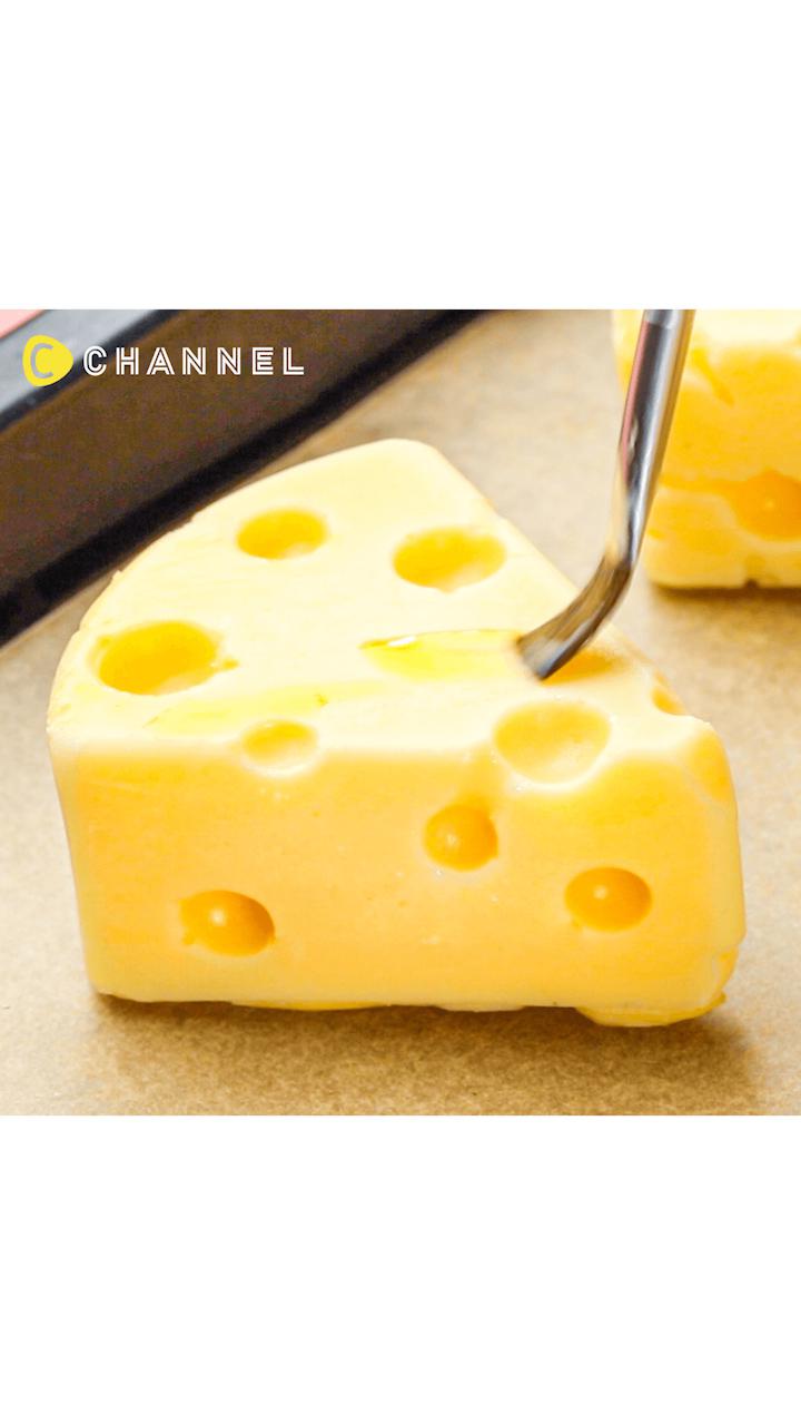 アニメみたいなチーズ!?とろ〜りのび〜る♡ベイクドチーズ プリン