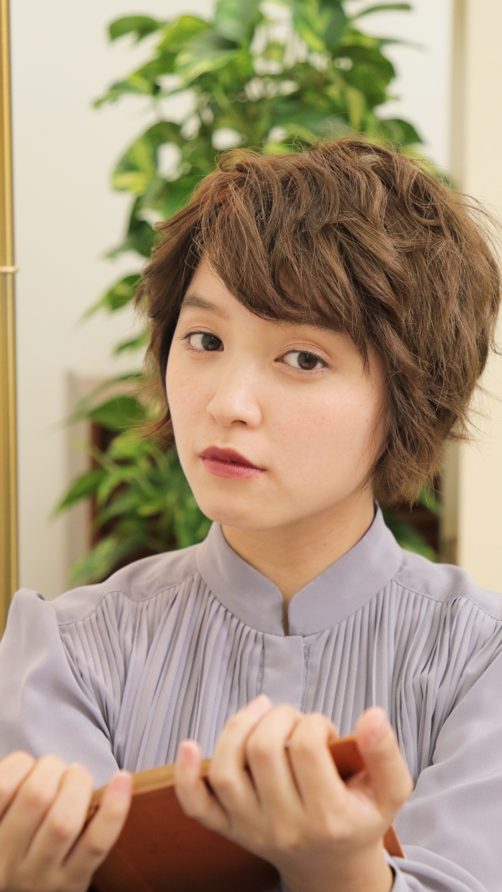 ショートでも女っぽい！大人シンプルメイク