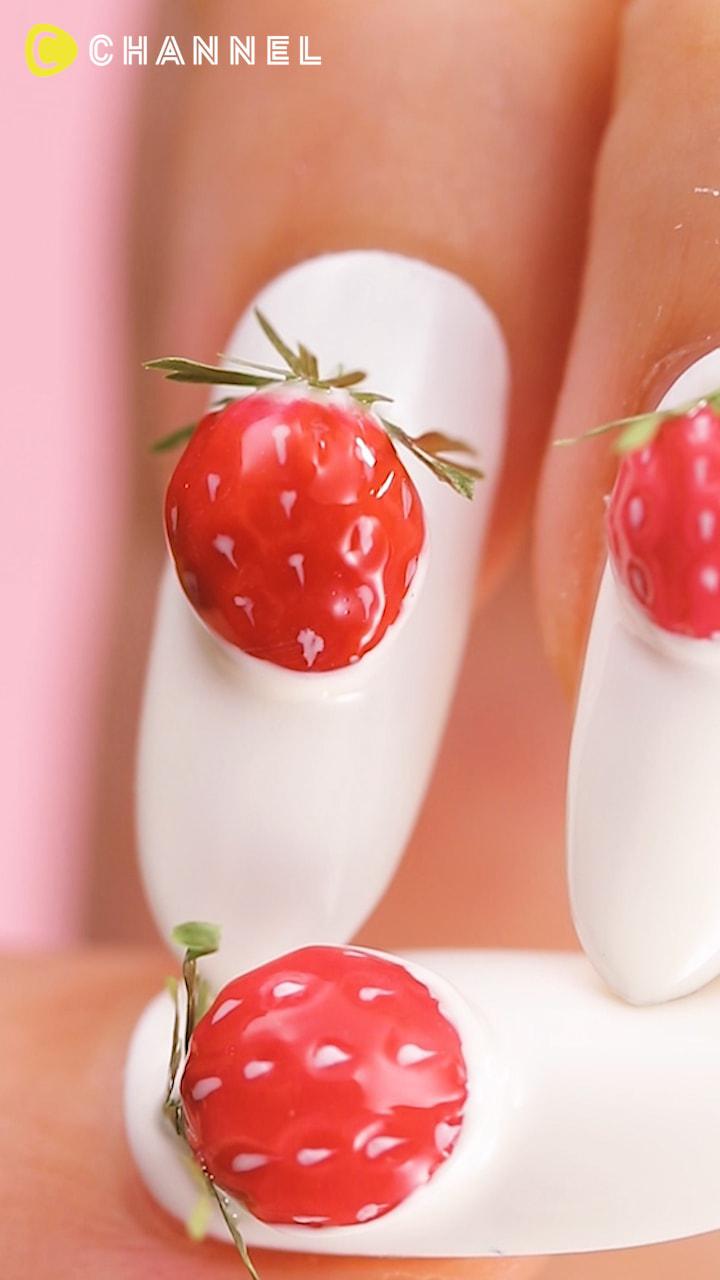 ホワイトチョコにin!! ぷっくりいちごチョコネイル