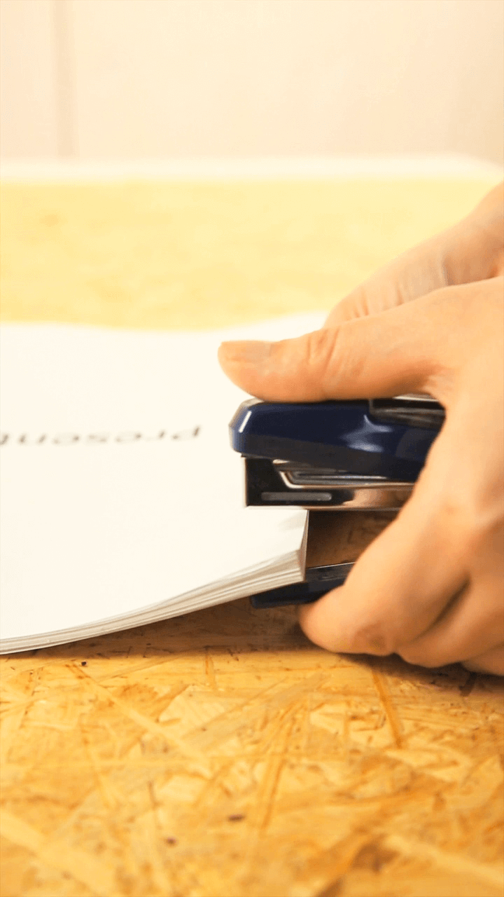 厚い紙束をホチキスで簡単にとめるうら技