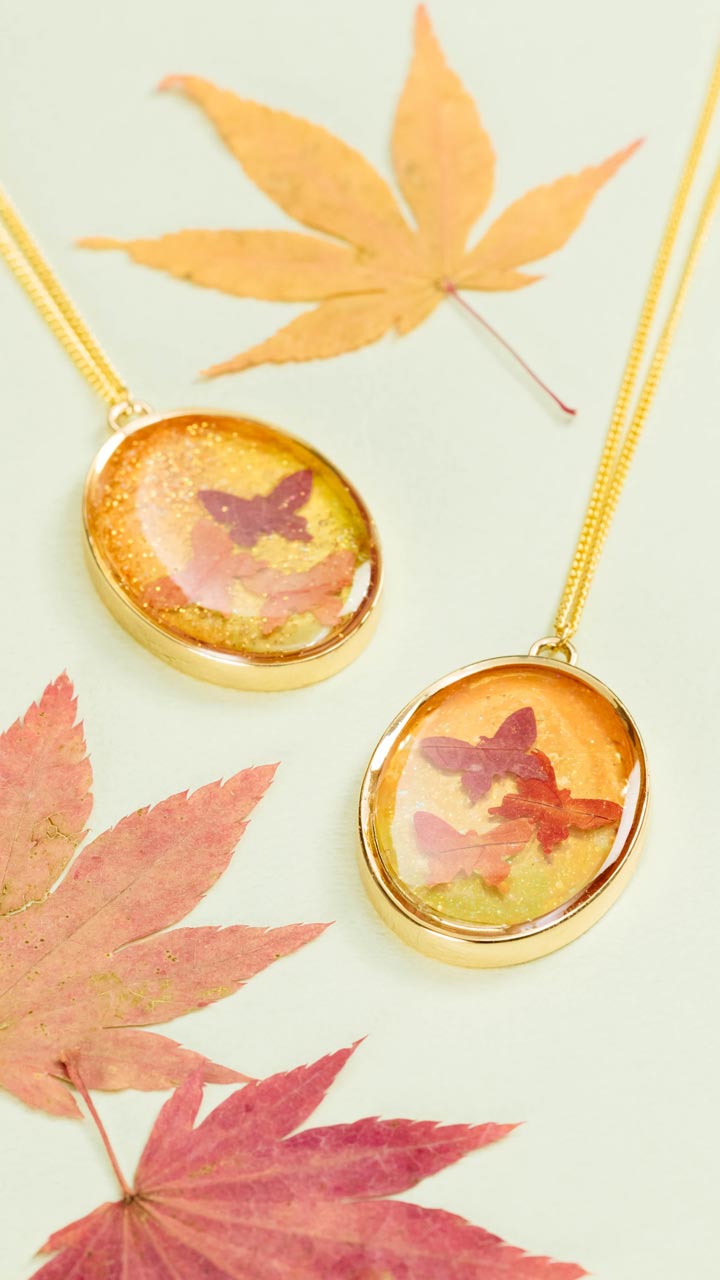 秋の訪れ♡紅葉感じる蝶々ネックレス