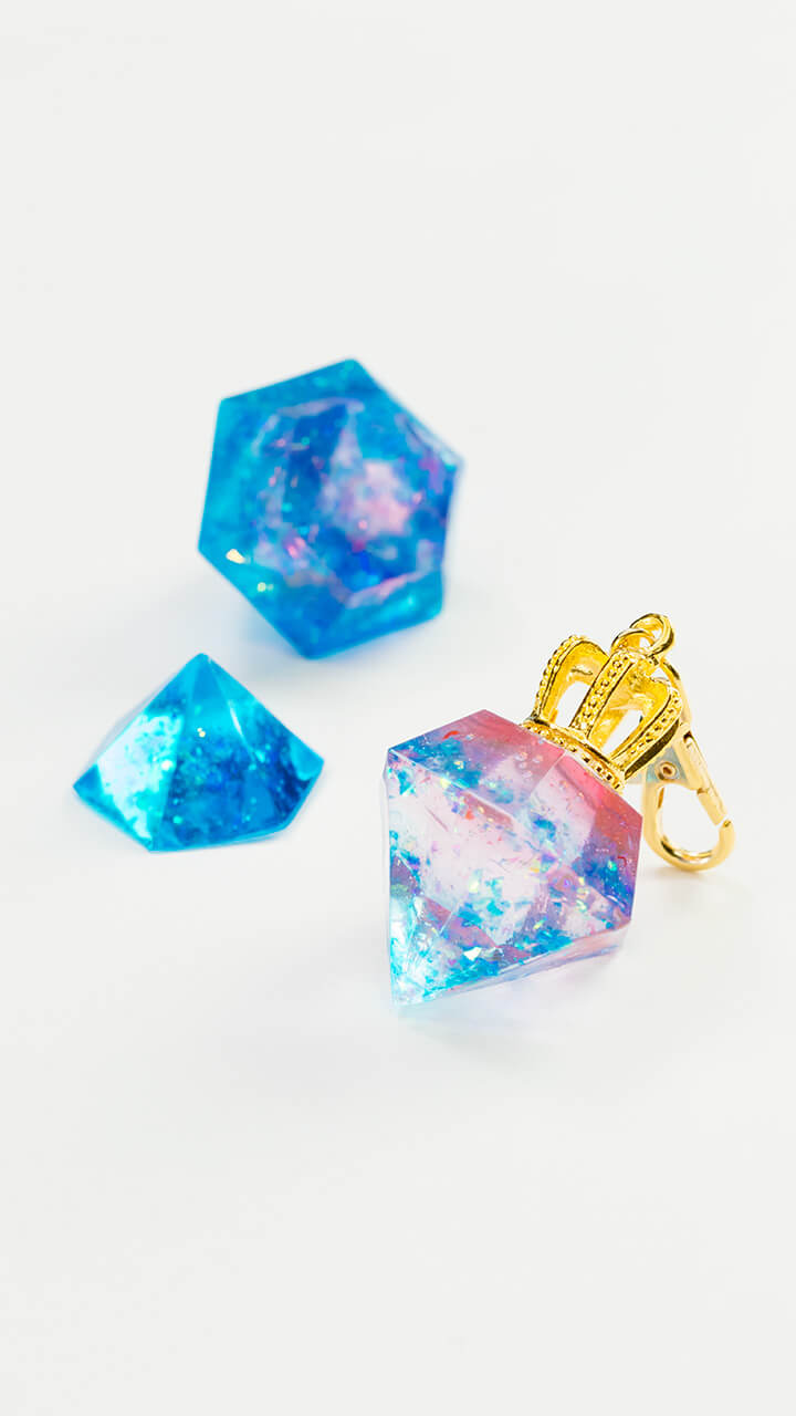 キラキラ光が美しい♡ゆめかわダイヤモンドチャーム