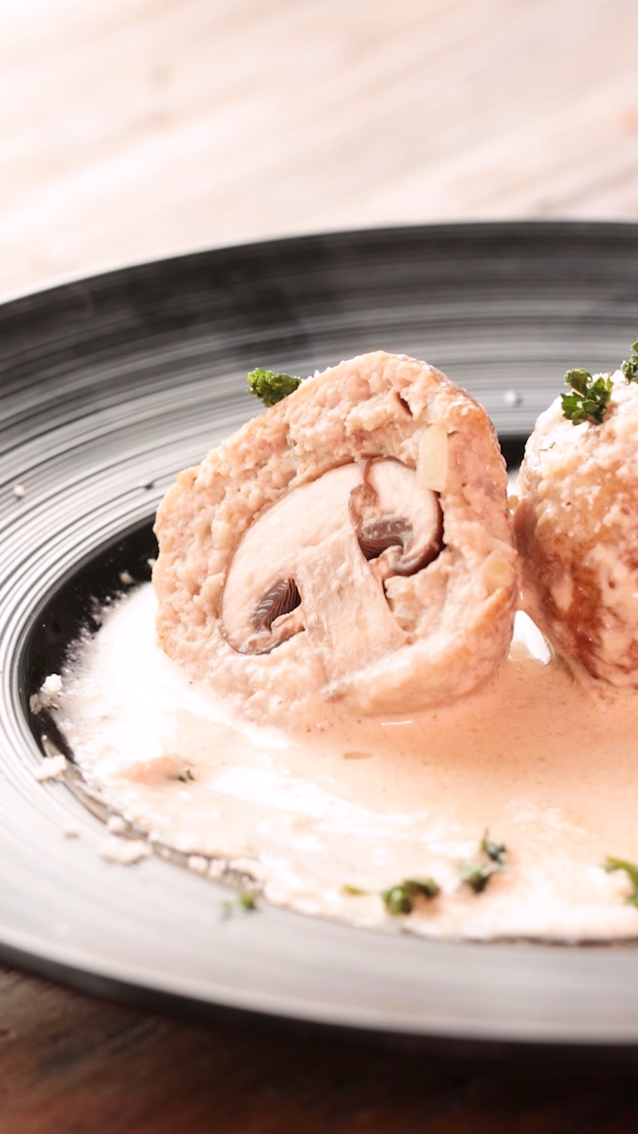 ミートボールの中に丸ごときのこ！キノコボール