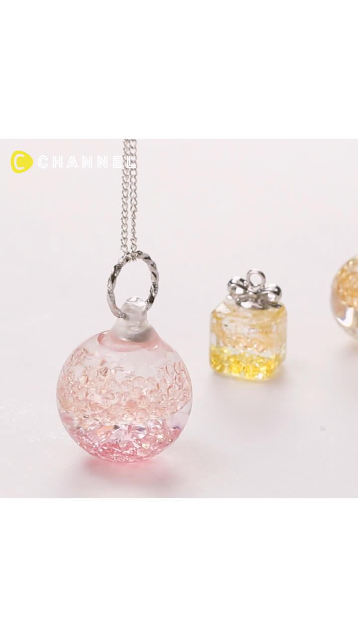 上下のキラキラが綺麗♡２層のガラスドームネックレス