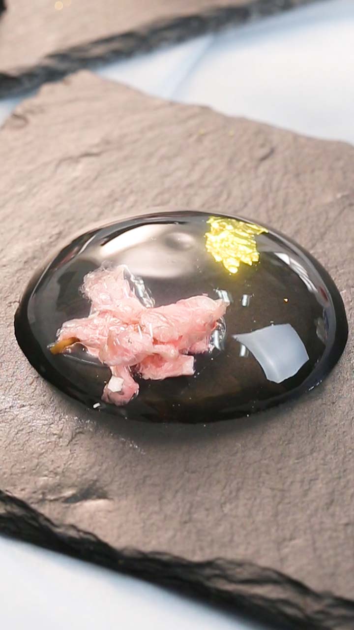 口の中で儚く消える…桜咲くレインドロップゼリー