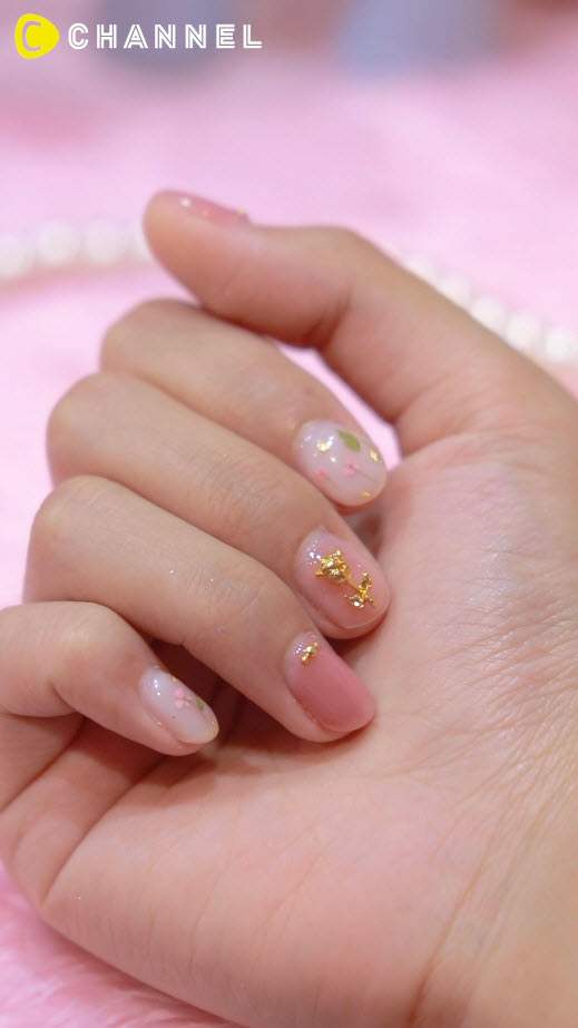 เล็บดอกไม้น่ารัก ยั่วๆให้เธอจับมือฉัน