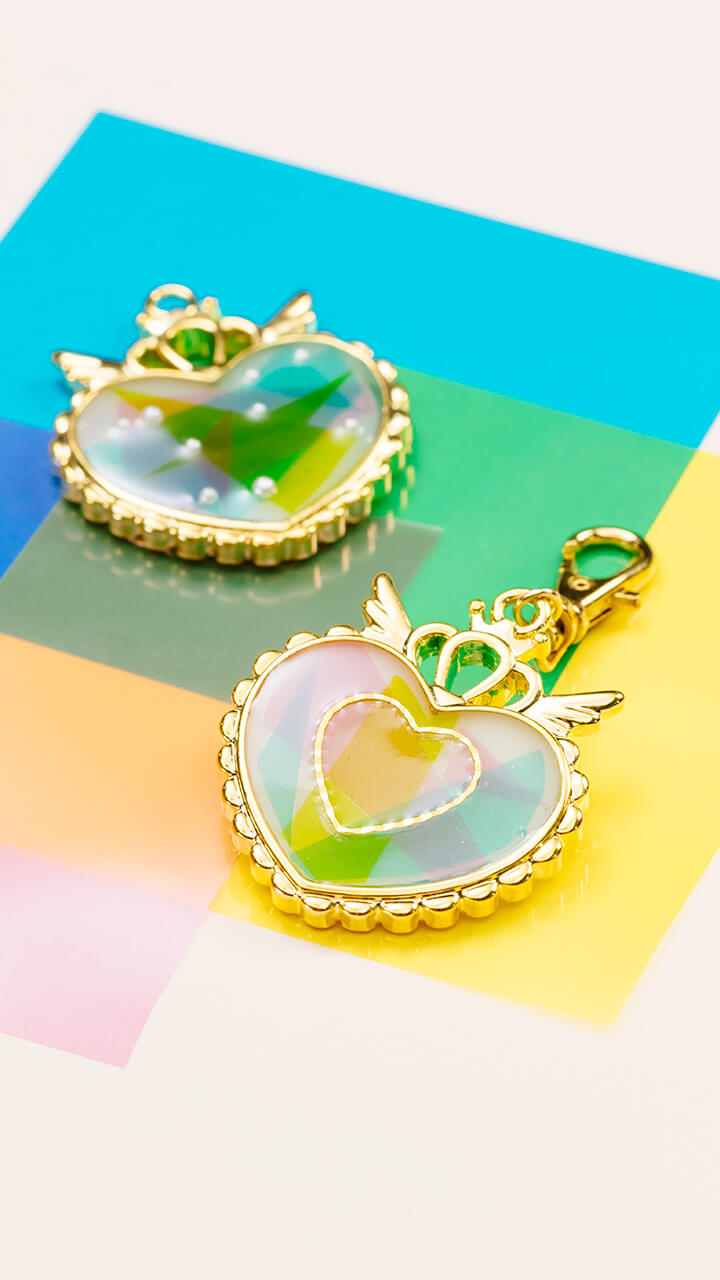 3色だけでカラフルに♡透明折り紙のハートキーホルダー