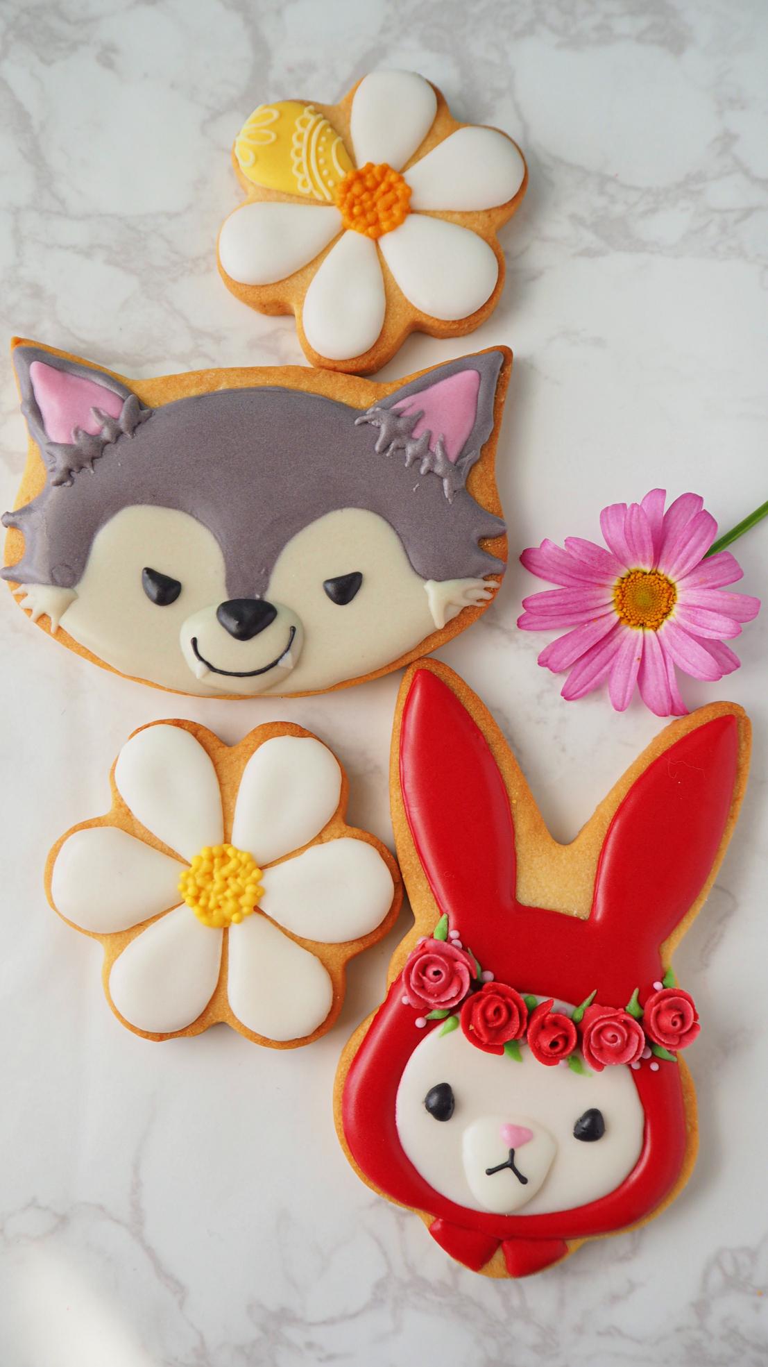 ウサギの赤ずきんとオオカミのアイシングクッキー
