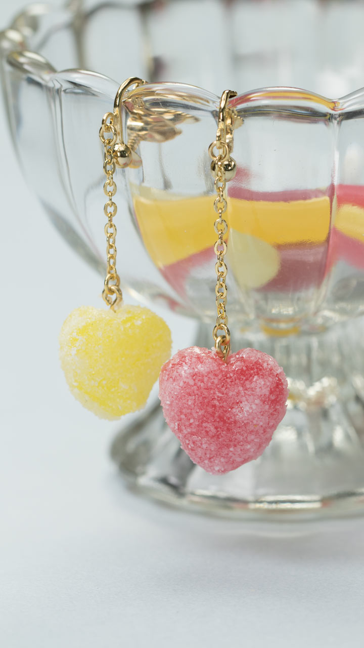 思わずパクっ！グミそっくりのハートイヤリング