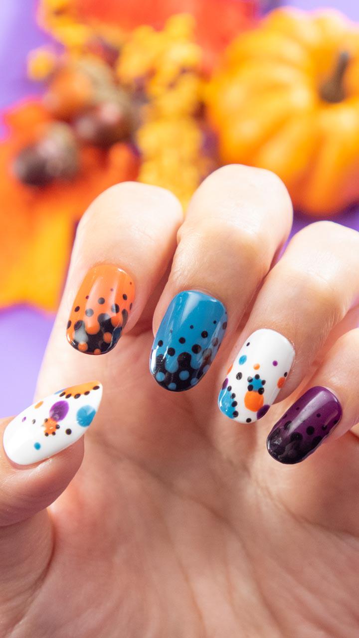 ドットがたくさん♡ ポップなハロウィンネイル