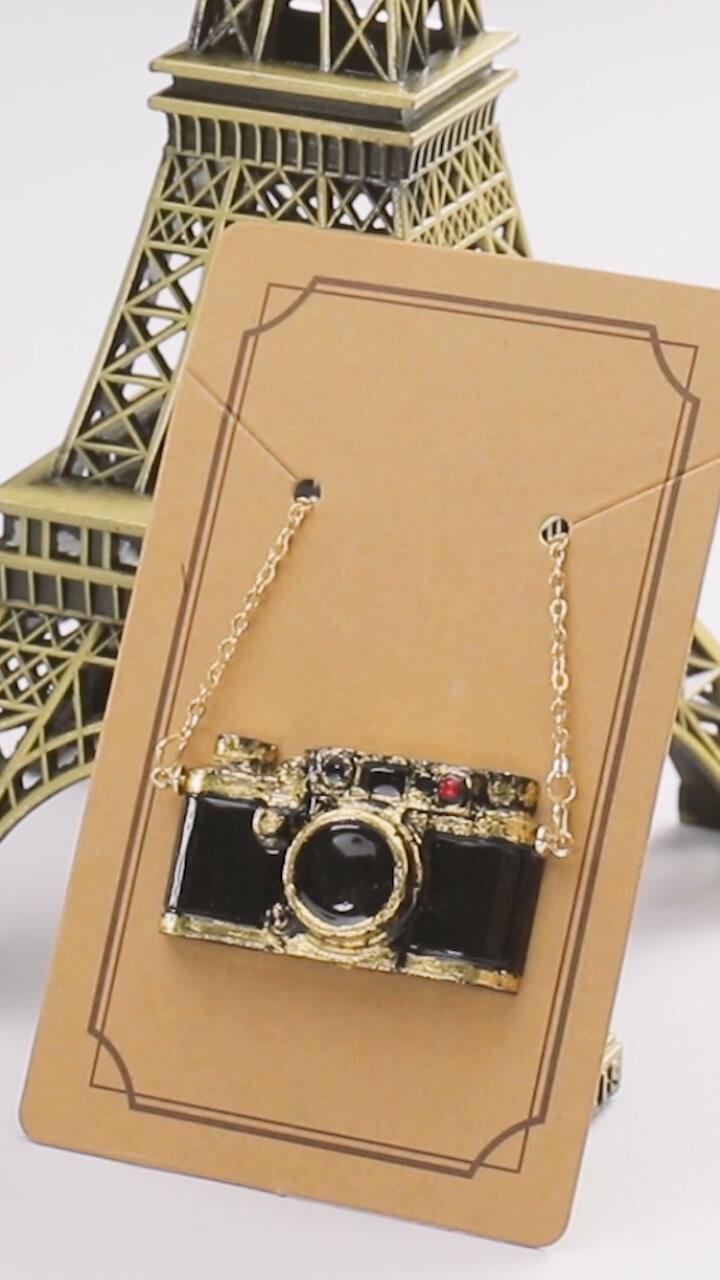 これ本当に手作り?!レジンでおしゃれなアンティークカメラのペンダント