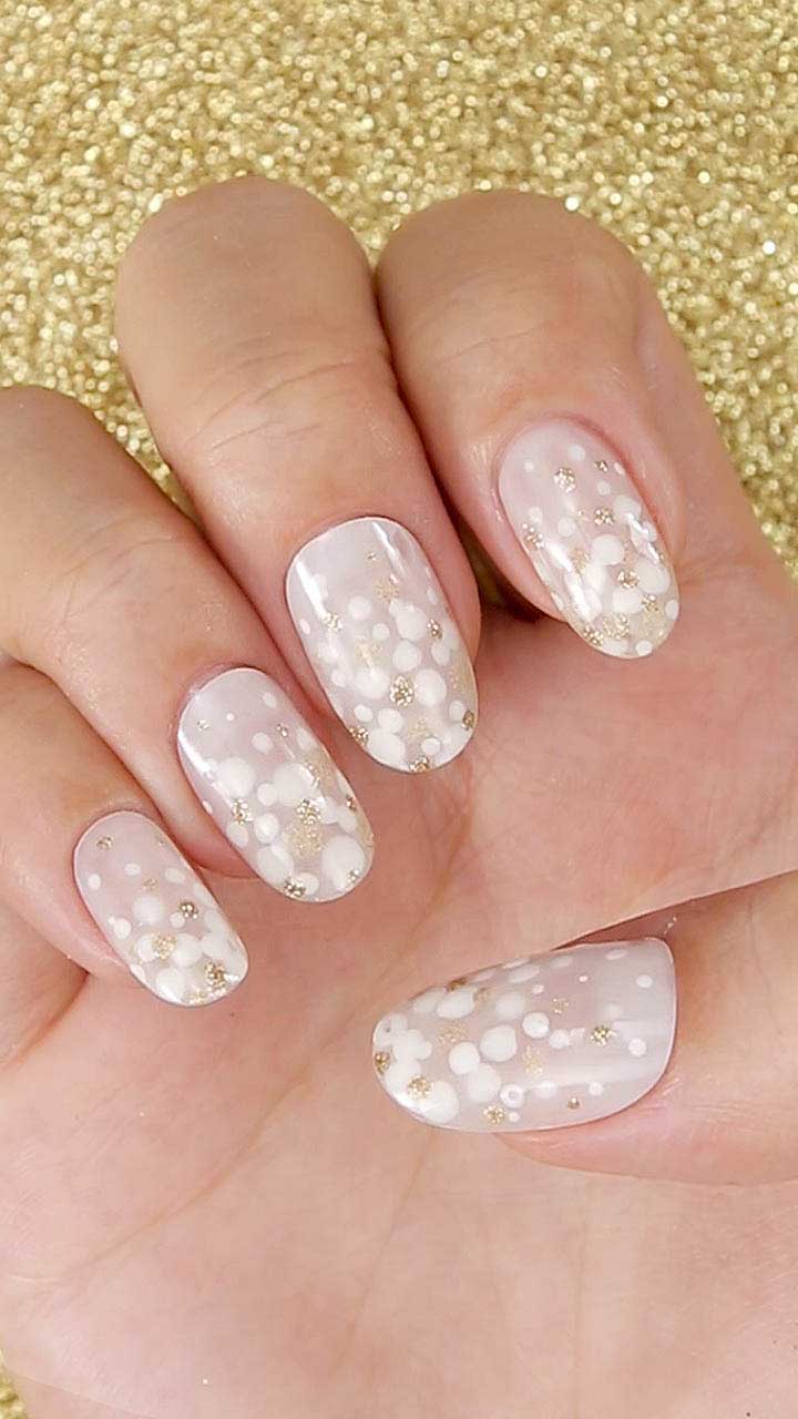 舞い落ちる雪のよう♡奥行きドットネイル