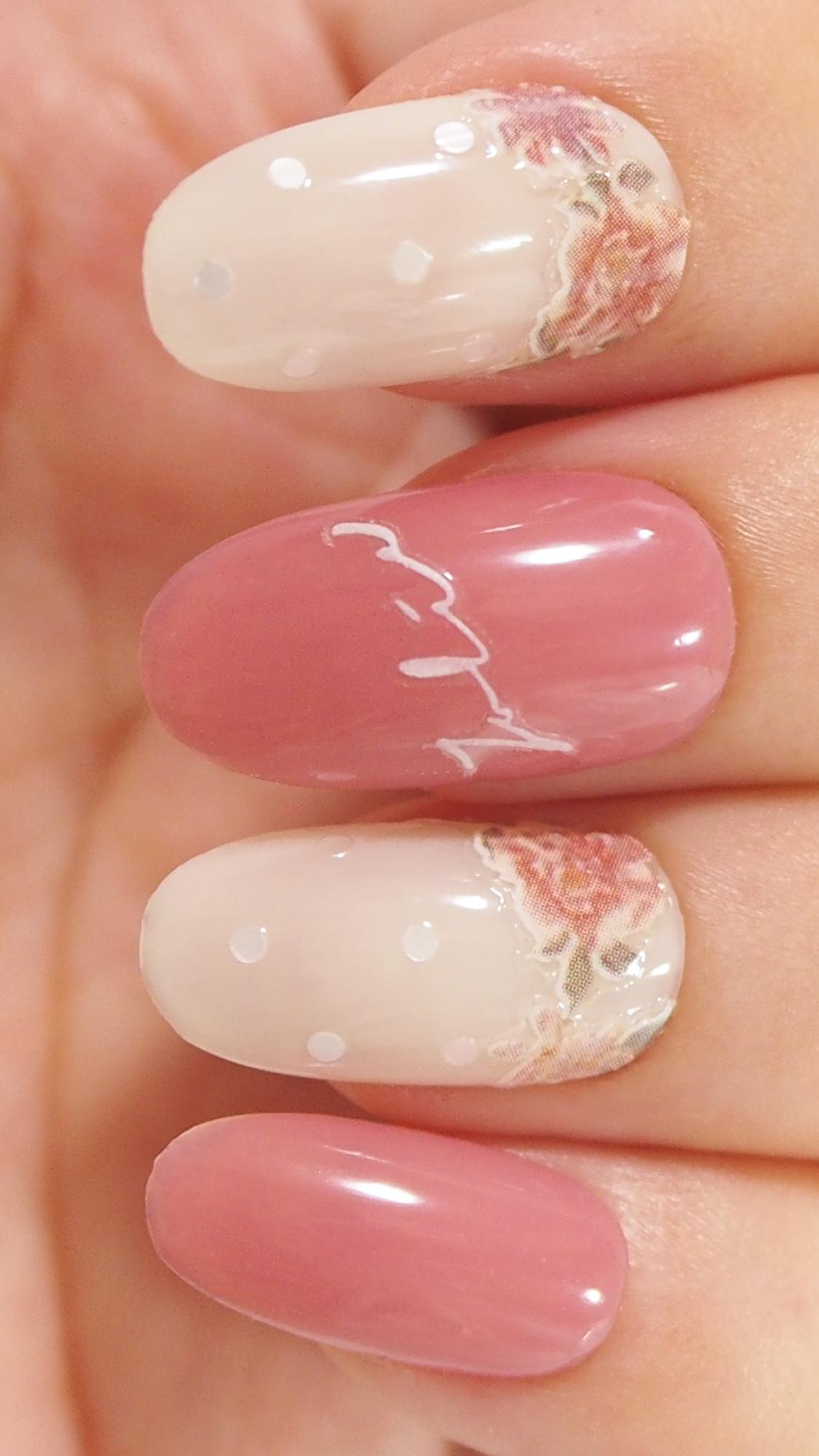 パラドゥ限定色の両想いピンクPK3とドットフラワーネイル